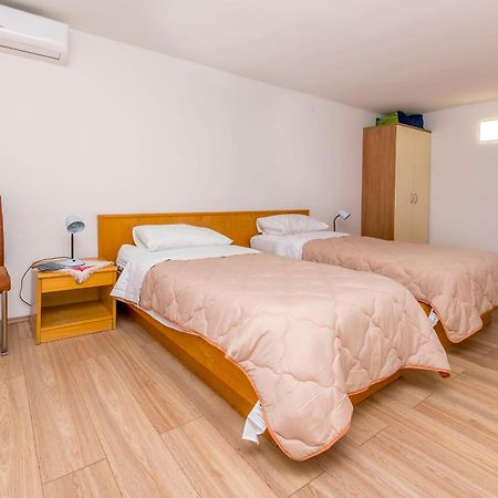 Apartment Jelena Primosten Bagian luar foto