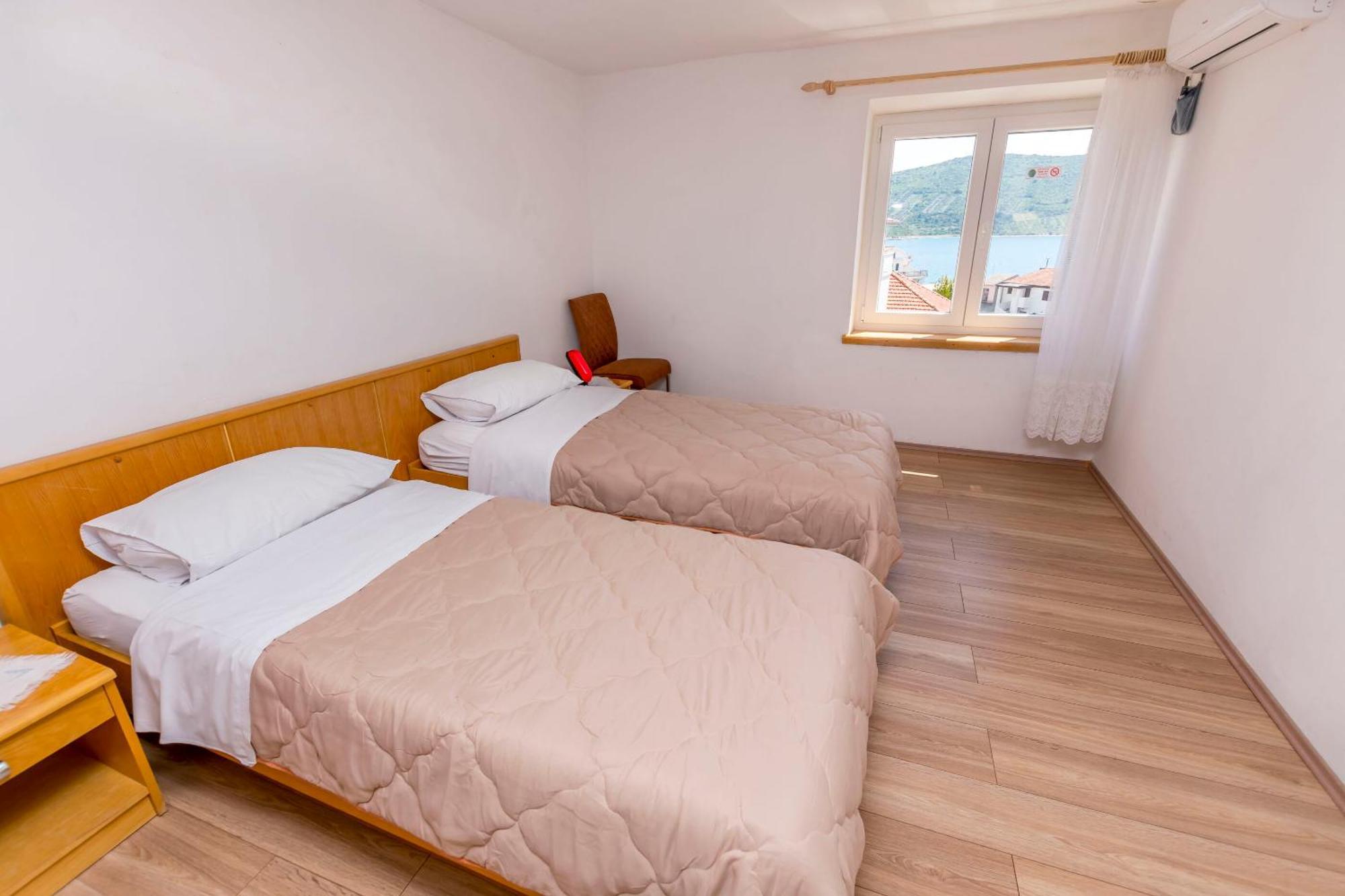 Apartment Jelena Primosten Bagian luar foto